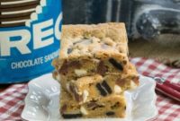 Ultimate Oreo Chocolate Chip Bars