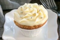 Classic Fluffy Vanilla Cupcakes