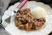 Cozy Slow Cooker Apple Crisp with Oat Crumble