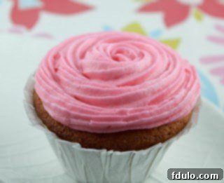 Classic Vanilla Buttercream Cupcakes 1 featured 529