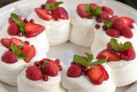 Festive Pavlova Ring