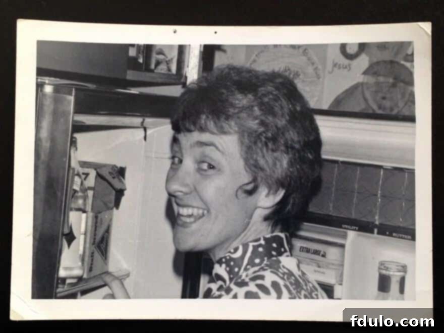 Velvet Chocolate Pavlova, Strawberry Crowned 2 Mom in the kitchen